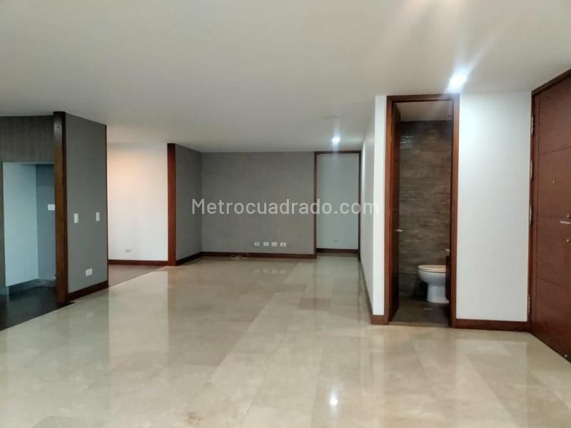Apartamento de 2 Alcobas en El Poblado con 2 Parqueaderos Cubiertos - 4