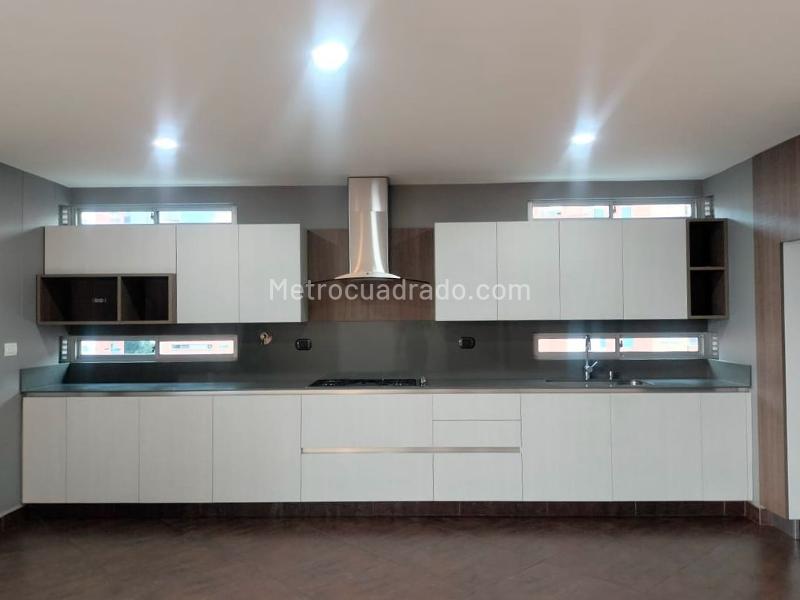 Apartamento de 2 Alcobas en El Poblado con 2 Parqueaderos Cubiertos - 6