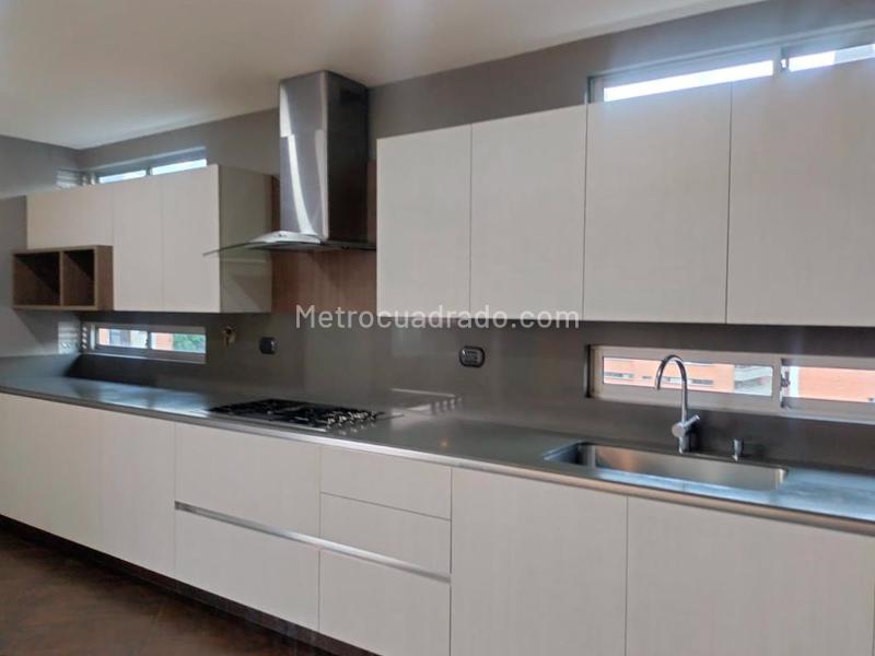 Apartamento de 2 Alcobas en El Poblado con 2 Parqueaderos Cubiertos - 7