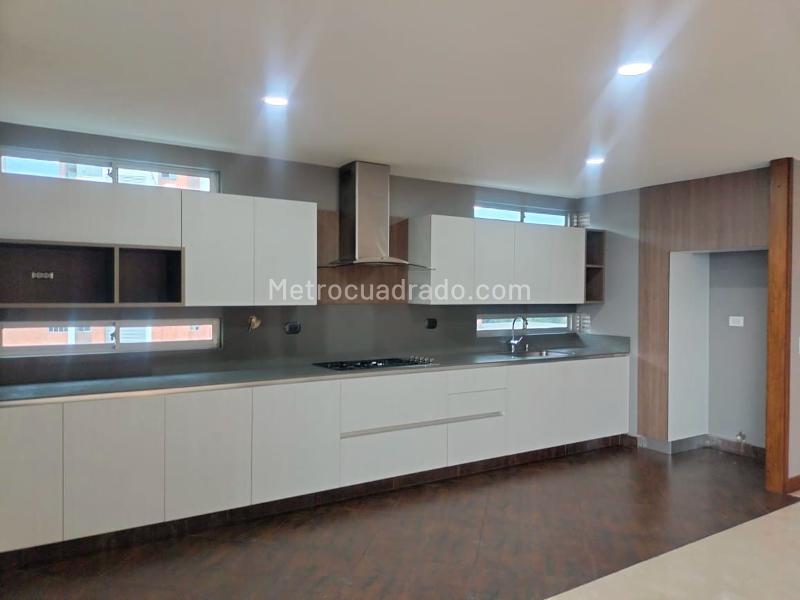 Apartamento de 2 Alcobas en El Poblado con 2 Parqueaderos Cubiertos - 8
