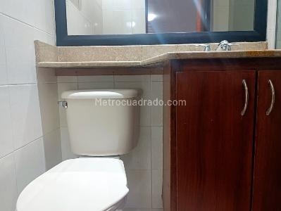 Apartamento de 2 alcobas en arriendo en Los Balsos, Medellín, 98 m² · foto 10 de 12