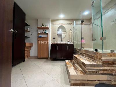 Apartamento de 4 alcobas en venta en El Poblado, Medellín, 189 m² · foto 16 de 19