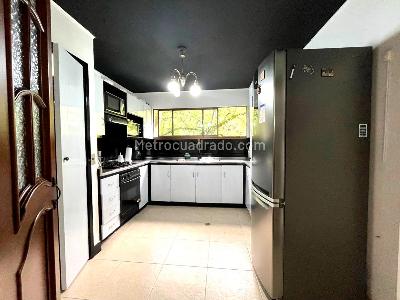 Apartamento de 4 alcobas en venta en El Poblado, Medellín, 189 m² · foto 5 de 19