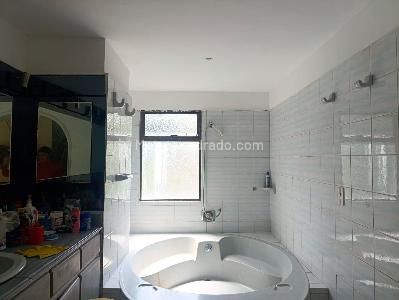 Apartamento de 3 alcobas en venta en El Poblado, Medellín, 223 m² · foto 12 de 13