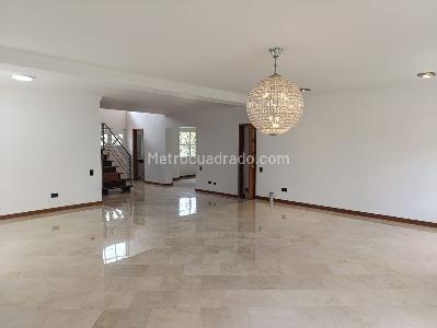 Casa en arriendo en El Poblado, Medellín · foto 2 de 20