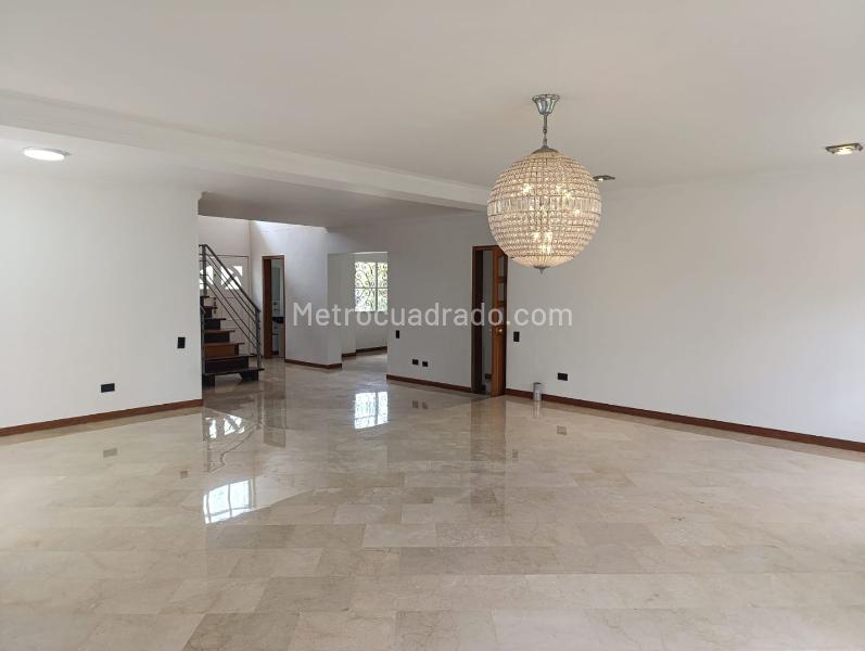 Elegant 4BR House in El Poblado - 2