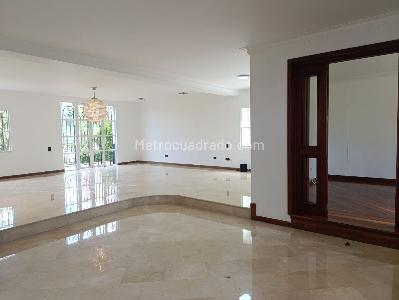 Casa en arriendo en El Poblado, Medellín · foto 3 de 20