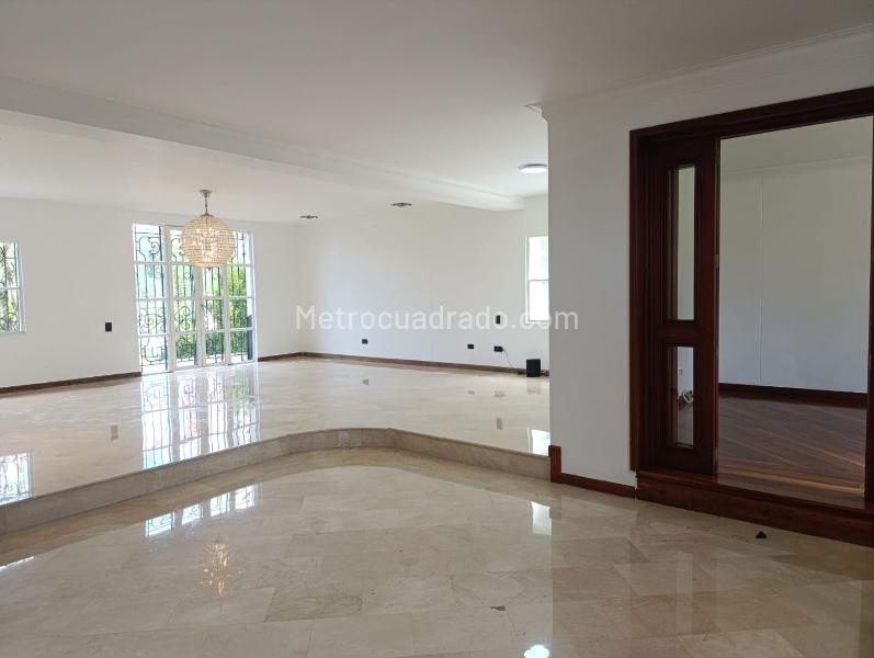 Elegant 4BR House in El Poblado - 3