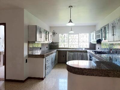Casa en arriendo en El Poblado, Medellín · foto 6 de 20