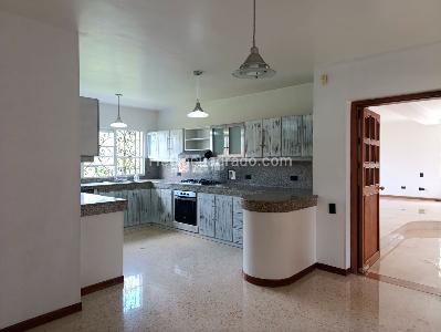 Casa en arriendo en El Poblado, Medellín · foto 7 de 20