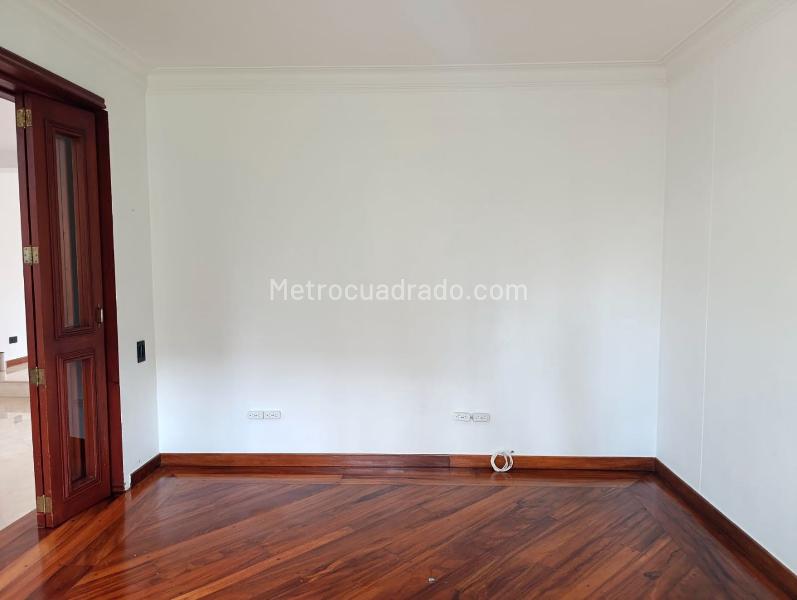 Elegant 4BR House in El Poblado - 9