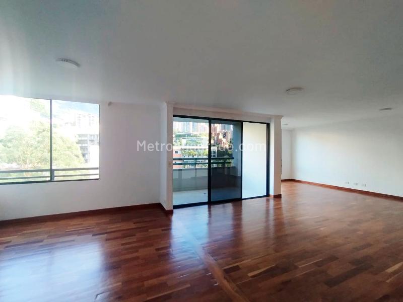 2BR Apartment with Double Parking in El Poblado