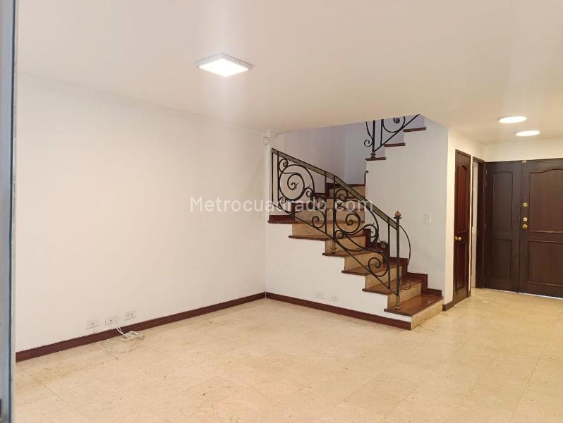 Casa Moderna de 3 Alcobas con Jardín en El Poblado - 3