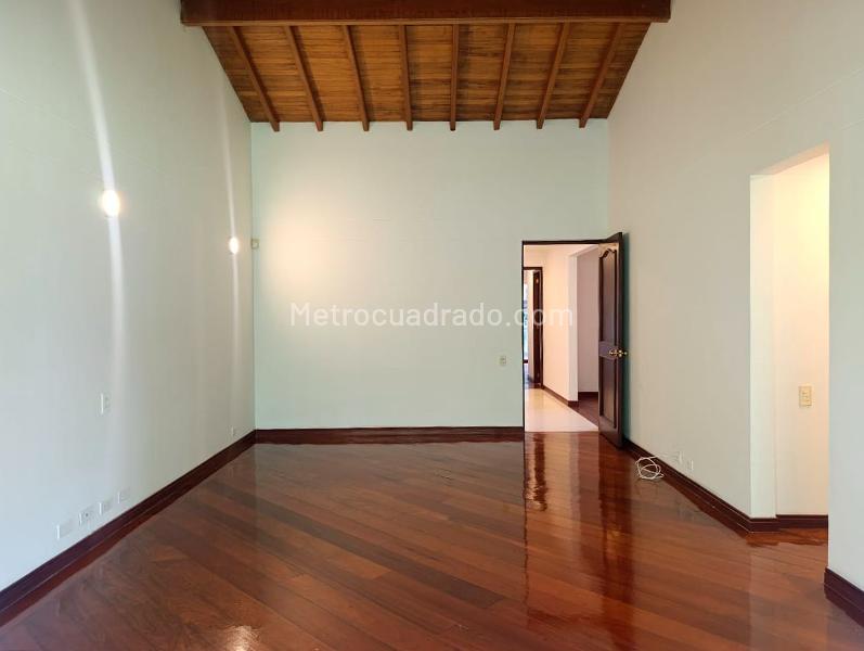 Casa Moderna de 3 Alcobas con Jardín en El Poblado - 7