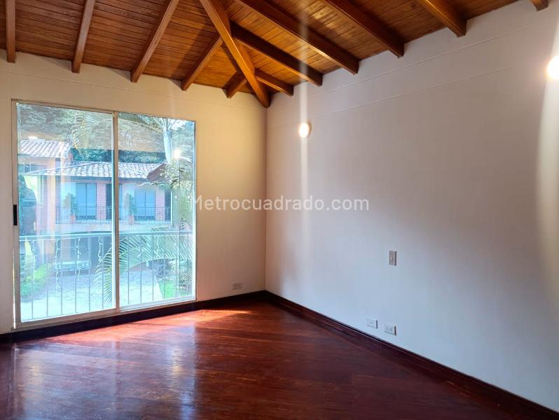 Casa Moderna de 3 Alcobas con Jardín en El Poblado - 9