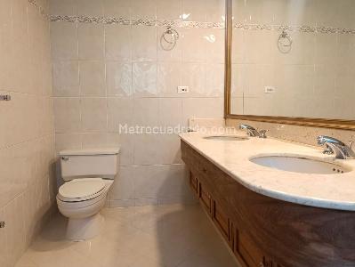 Casa de 3 alcobas en venta en El Poblado, Medellín, 220 m² · foto 13 de 18