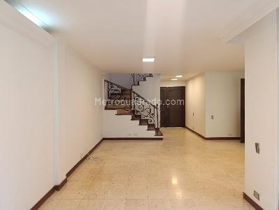 Casa de 3 alcobas en venta en El Poblado, Medellín, 220 m² · foto 2 de 18