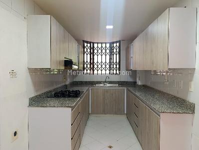 Casa de 3 alcobas en venta en El Poblado, Medellín, 220 m² · foto 4 de 18