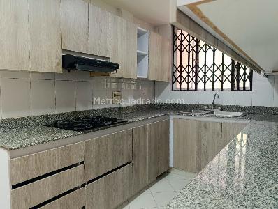 Casa de 3 alcobas en venta en El Poblado, Medellín, 220 m² · foto 5 de 18