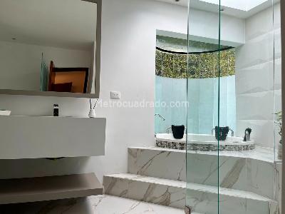 Casa de 5 alcobas en venta en El Poblado, Medellín, 424 m² · foto 17 de 20