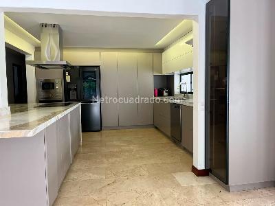 Casa de 5 alcobas en venta en El Poblado, Medellín, 424 m² · foto 6 de 20