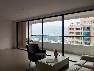 Apartamento de 3 alcobas en venta en El Poblado, Medellín, 121 m² · foto 2 de 16