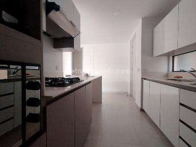 Apartamento de 3 alcobas en venta en El Poblado, Medellín, 121 m² · foto 5 de 16