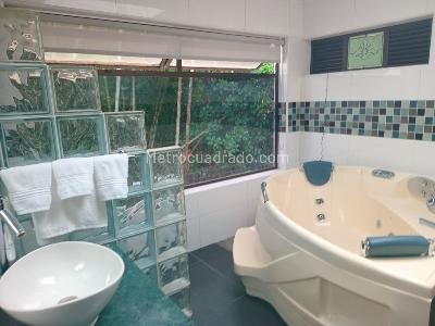 Casa de 3 alcobas en venta en El Poblado, Medellín, 234 m² · foto 16 de 20