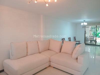 Casa de 3 alcobas en venta en El Poblado, Medellín, 234 m² · foto 3 de 20