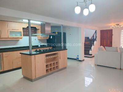 Casa de 3 alcobas en venta en El Poblado, Medellín, 234 m² · foto 5 de 20