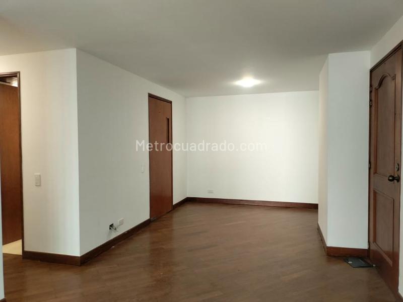 2BR Apartment with Balcony and Covered Parking in El Poblado - 3