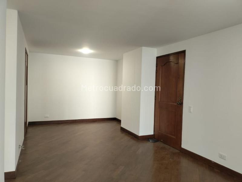 2BR Apartment with Balcony and Covered Parking in El Poblado - 4