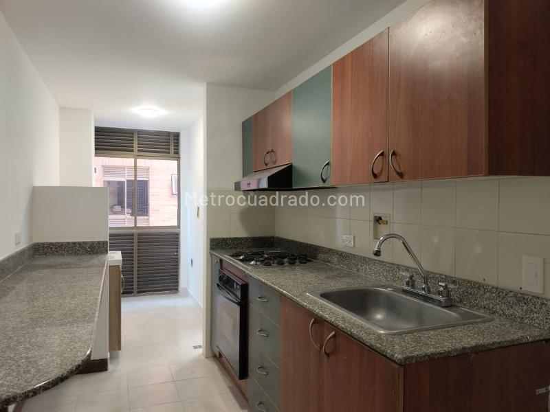 2BR Apartment with Balcony and Covered Parking in El Poblado - 5