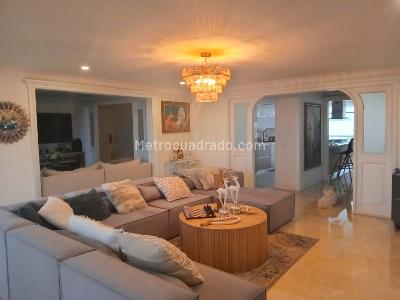 Apartamento de 3 alcobas en venta en El Poblado, Medellín, 300 m² · foto 3 de 20