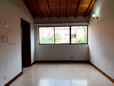 Casa de 5 alcobas en arriendo en El Poblado, Medellín, 350 m² · foto 10 de 19