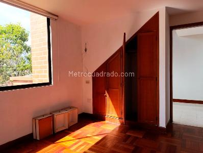 Casa de 5 alcobas en arriendo en El Poblado, Medellín, 350 m² · foto 13 de 19