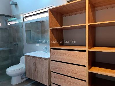 Casa de 5 alcobas en arriendo en El Poblado, Medellín, 350 m² · foto 17 de 19