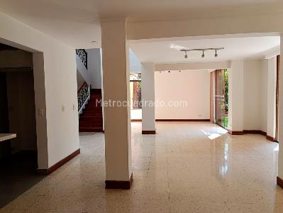 Casa de 5 alcobas en arriendo en El Poblado, Medellín, 350 m² · foto 2 de 19