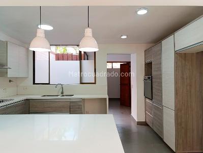 Casa de 5 alcobas en arriendo en El Poblado, Medellín, 350 m² · foto 3 de 19