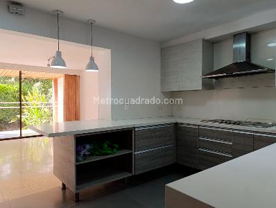 Casa de 5 alcobas en arriendo en El Poblado, Medellín, 350 m² · foto 4 de 19