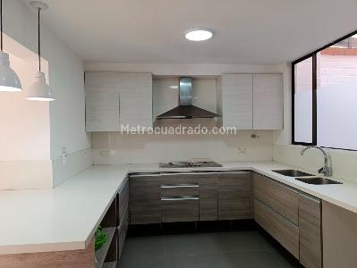 Casa de 5 alcobas en arriendo en El Poblado, Medellín, 350 m² · foto 5 de 19