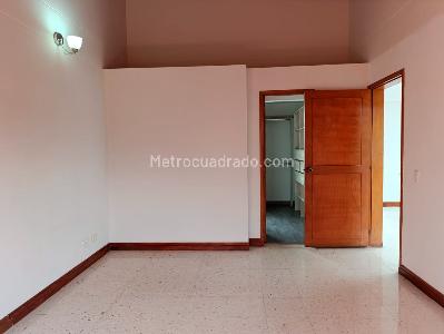 Casa de 5 alcobas en arriendo en El Poblado, Medellín, 350 m² · foto 9 de 19