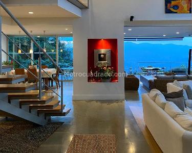 Casa de 3 alcobas en venta en Envigado, Envigado, 500 m² · foto 3 de 15