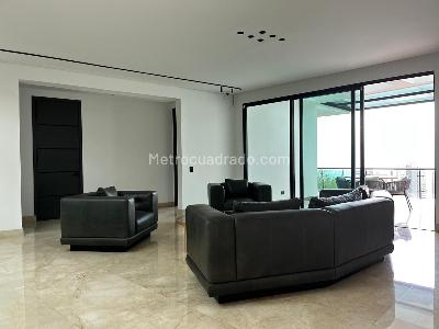 Casa de 4 alcobas en venta en El Poblado, Medellín, 1085 m² · foto 10 de 20