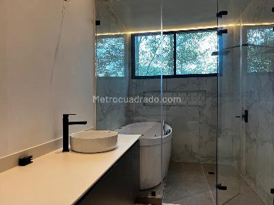 Casa de 4 alcobas en venta en El Poblado, Medellín, 1085 m² · foto 18 de 20