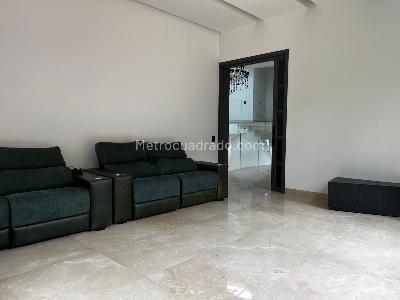 Casa de 4 alcobas en venta en El Poblado, Medellín, 1085 m² · foto 7 de 20