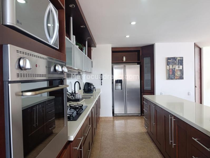 Furnished 2BR Apartment with Jacuzzi in El Poblado - 9