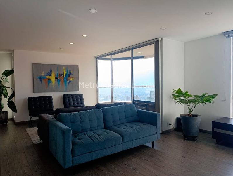 Cozy 2BR Apartment Near Transport in El Poblado - 8