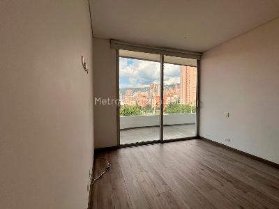 Apartamento de 2 alcobas en venta en El Poblado, Medellín, 147 m² · foto 10 de 15