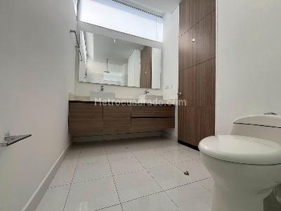 Apartamento de 2 alcobas en venta en El Poblado, Medellín, 147 m² · foto 12 de 15